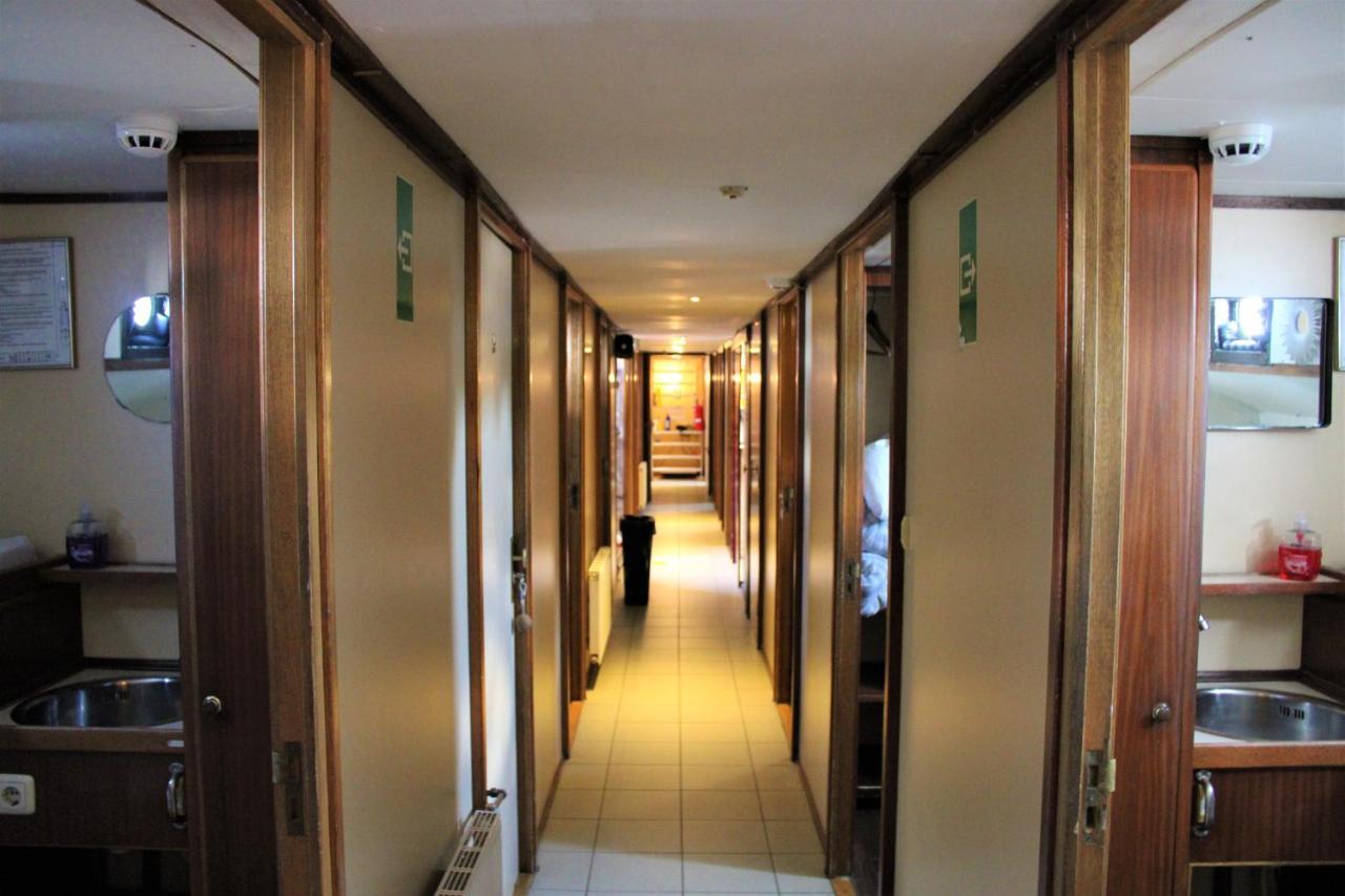 Amice Hotel Haarlem Buitenkant foto